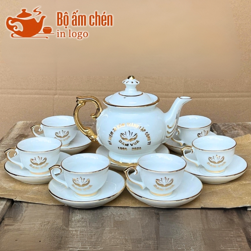 bo-am-chen-men-trang-in-logo-qua-tang-ke-chi-vang