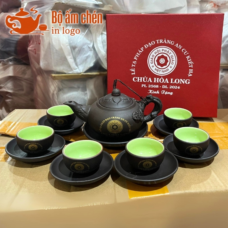 bo-am-chen-tu-sa-in-logo-qua-tang