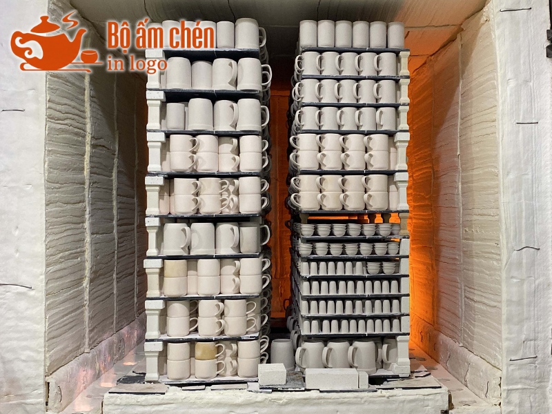 quy trình in decal logo lên bộ ấm chén