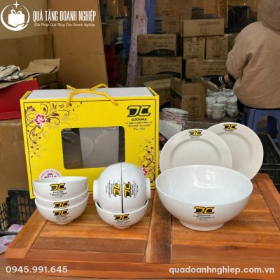 Bộ sản phẩm hoàn thiện được kiểm tra kỹ lưỡng trước khi đóng gói tại xưởng sản xuất