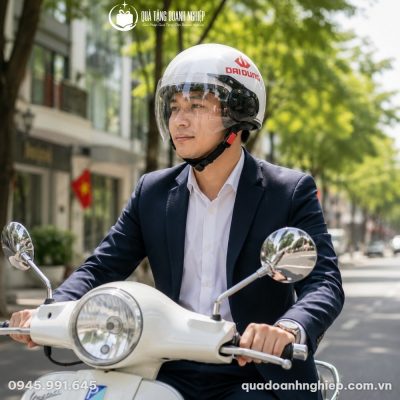 Mũ Bảo Hiểm Nửa Đầu Có Kính In Logo Màu Trắng Quà Tặng Doanh Nghiệp
