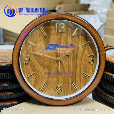 Đồng Hồ Treo Tường Màu Gỗ Số Cọc Quà Tặng Doanh Nghiệp In Logo