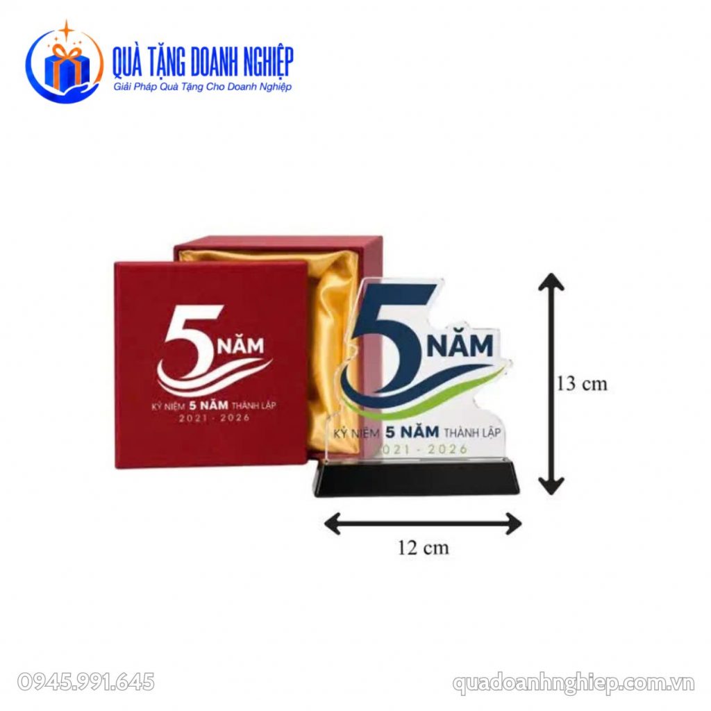 Kỷ Niệm Chương Pha Lê Số 5 Cách Điệu In Logo Quà Tặng Doanh Nghiệp