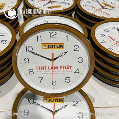 Đồng Hồ Treo Tường Khung Viền Giả Gỗ Quà Tặng Doanh Nghiệp In Logo