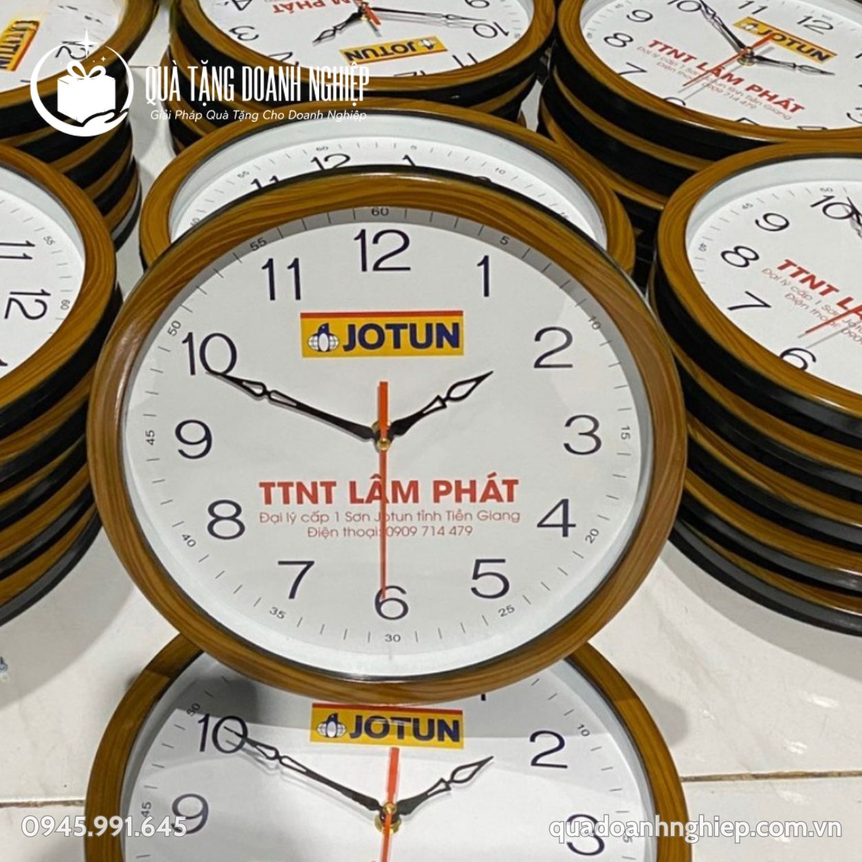 Đồng Hồ Treo Tường Khung Viền Giả Gỗ Quà Tặng Doanh Nghiệp In Logo Đồng Hồ Treo Tường Khung Viền Giả Gỗ Quà Tặng Doanh Nghiệp In Logo