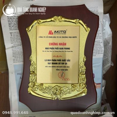 Bảng Vinh Danh Gỗ Đồng Bo Viền In Logo AKITO Quà Tặng Doanh Nghiệp