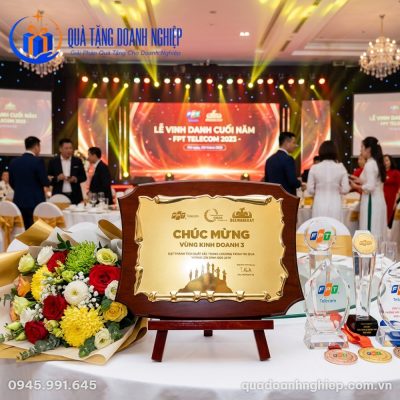 Bảng Vinh Danh Gỗ Đồng Bo Viền In Logo Quà Tặng Doanh Nghiệp