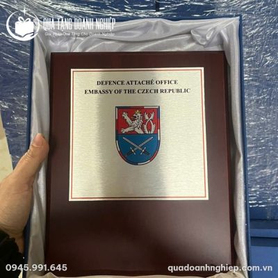 Bảng Vinh Danh Gỗ Đồng In Logo Quà Tặng Doang Nghiệp