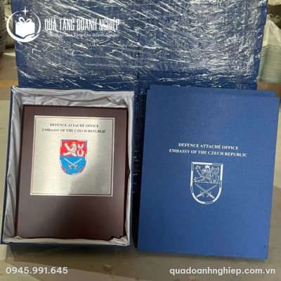 Bảng Vinh Danh Gỗ Đồng In Logo Quà Tặng Doang Nghiệp