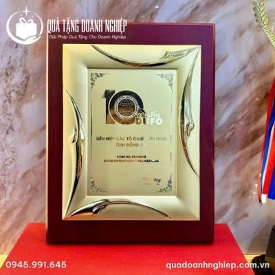 Bảng Vinh Danh Mạ Vàng In Logo Kỷ Niệm Thành Lập Quà Tặng Doanh Nghiệp