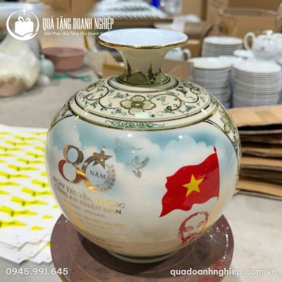 Bình Hút Lộc Sứ Men Kem Vẽ Vàng In Logo Kỷ Niệm 80 Năm Quà Tặng Doanh Nghiệp