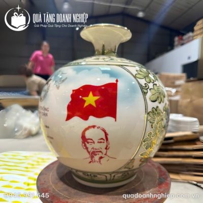 Bình Hút Lộc Sứ Men Kem Vẽ Vàng In Logo Kỷ Niệm 80 Năm Quà Tặng Doanh Nghiệp