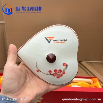 Bộ 3 Hũ Đựng Mứt Tết Bằng Sứ Dáng Trái Tim In Logo Quà Tặng Doanh Nghiệp