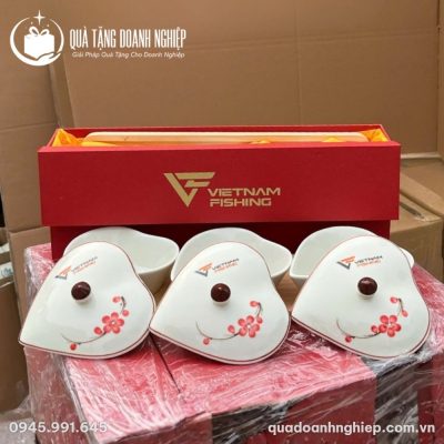 Bộ 3 Hũ Đựng Mứt Tết Bằng Sứ Dáng Trái Tim In Logo Quà Tặng Doanh Nghiệp