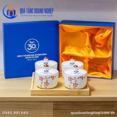 Bộ 4 Hũ Đựng Mứt Tết Bằng Sứ Vẽ Hoa Đào In Logo Quà Tặng Doanh Nghiệp