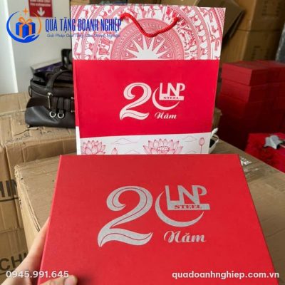 Bộ 6 Ly Thủy Tinh Dáng Lùn Quà Tặng Doanh Nghiệp In Logo Kỷ Niệm 20 Năm Thành Lập