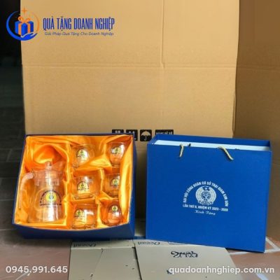 Bộ Bình 6 Cốc Thủy Tinh Đáy Xanh Quà Tặng Doanh Nghiệp In Logo