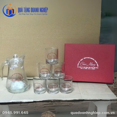 Bộ Bình Cốc Thủy Tinh Quà Tặng Doanh Nghiệp In Logo Kỷ Niệm 41 Năm Nhà Giáo Việt Nam