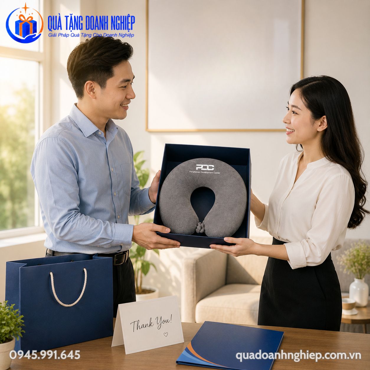 Gối Chữ U Màu Xám In Logo Quà Tặng Doanh Nghiệp Gối Chữ U Màu Xám In Logo Quà Tặng Doanh Nghiệp