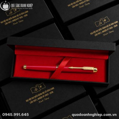 Hộp quà tặng đại hội màu đen ép kim vàng gold sang trọng chứa bút ký đỏ bên trong