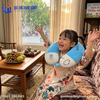 Gối Chữ U Happy Children's Day Quà Tặng Doanh Nghiệp In Logo