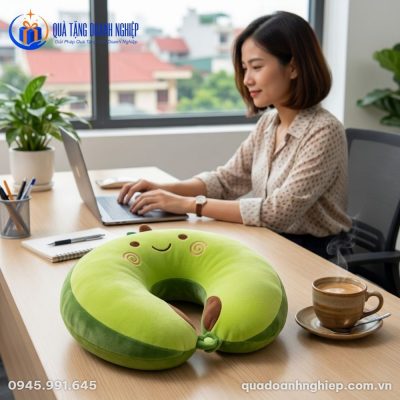 Gối Chữ U Hình Quả Bơ In Logo Quà Tặng Doanh Nghiệp