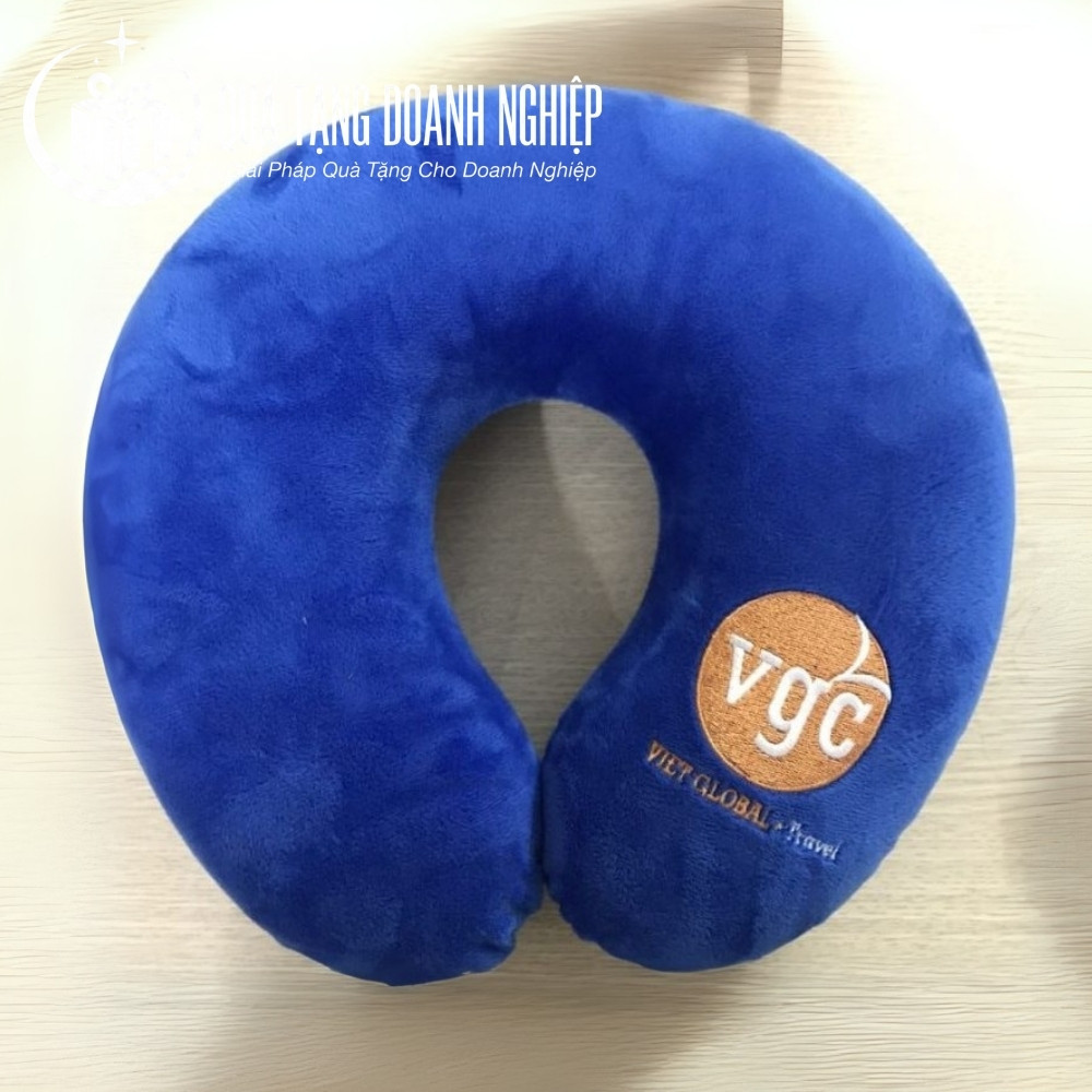 Gối chữ U thêu logo