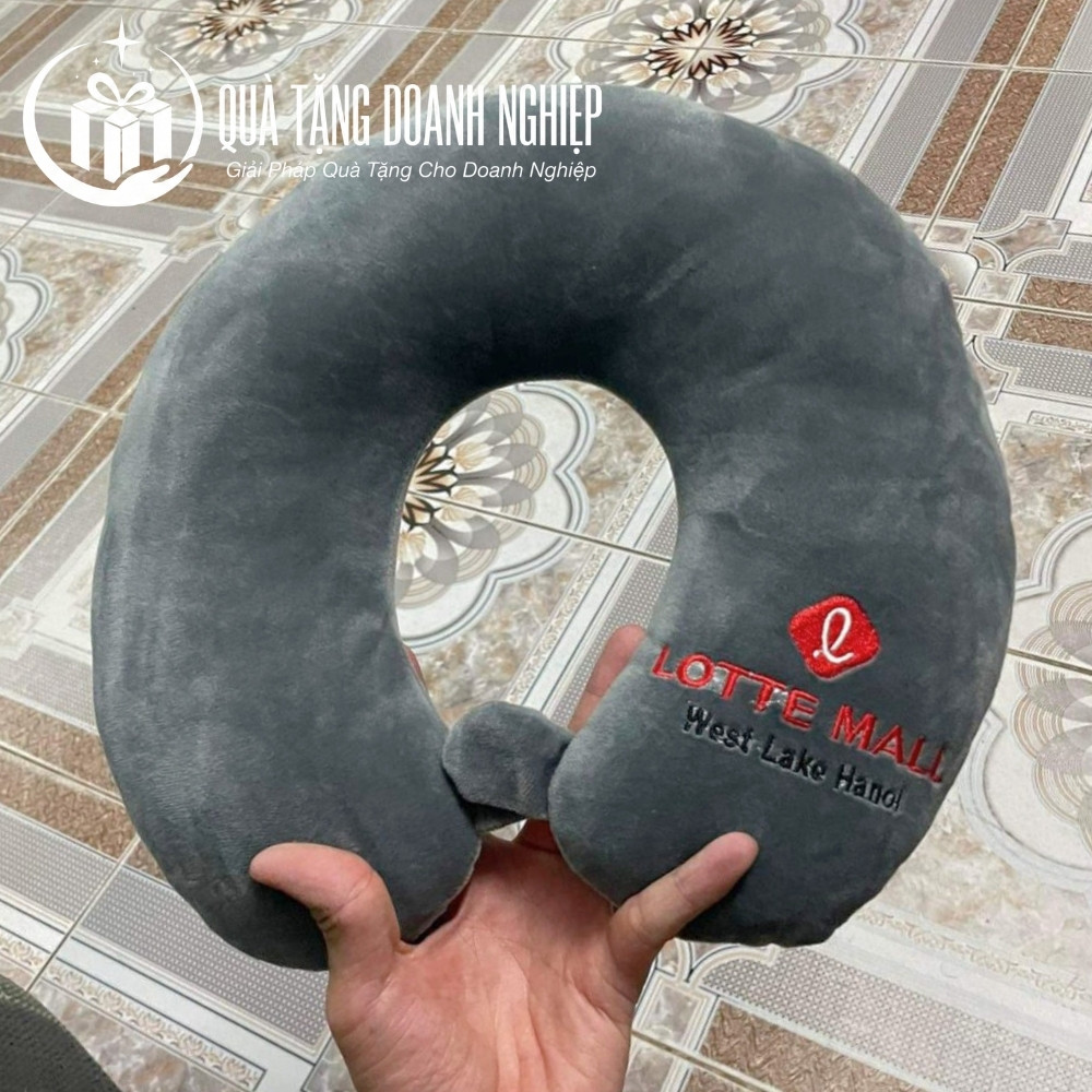 Gối chữ U thêu logo