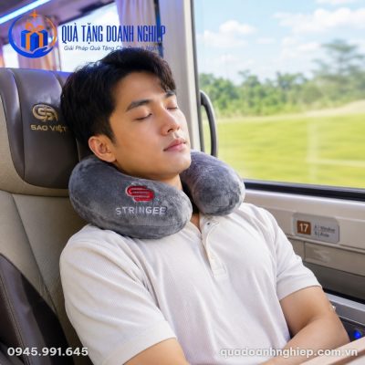 Gối chữ U thêu logo vải Velboa ruột bông màu xám Quà Tặng Doanh Nghiệp
