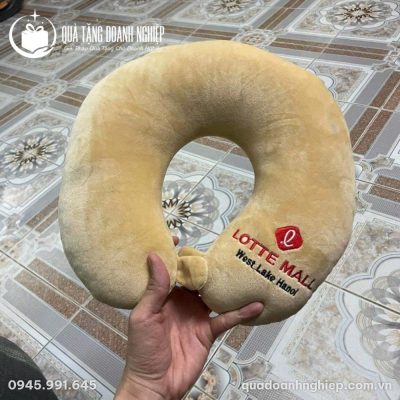 Gối Chữ U Vải Nhung Màu Vàng In Logo Quà Tặng Doanh Nghiệp