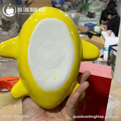 Heo Đất Dáng Máy Bay Màu Vàng In Quà Tặng Doanh Nghiệp