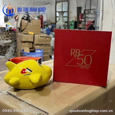 Heo Đất Dáng Máy Bay Màu Vàng In Quà Tặng Doanh Nghiệp