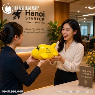 Heo Đất Dáng Máy Bay Màu Vàng In Quà Tặng Doanh Nghiệp