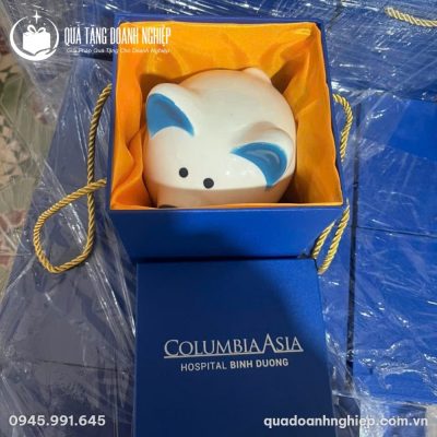 Heo Đất Gốm Sứ In Logo Columbia Asia Quà Tặng Doanh Nghiệp