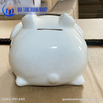Heo Đất Tiết Kiệm Sứ Trắng Vẽ Mặt Ngủ Quà Tặng Doanh Nghiệp In Logo