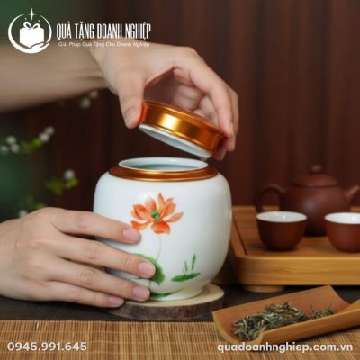 Hũ Đựng Trà Sứ Trắng Hoa Sen In Logo Quà Tặng Doanh Nghiệp