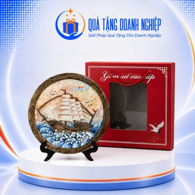 Đĩa biểu trưng sứ bát tràng hoạ tiết thuyền buồn 20cm in logo quà tặng DBT-01 - Ảnh đại diện