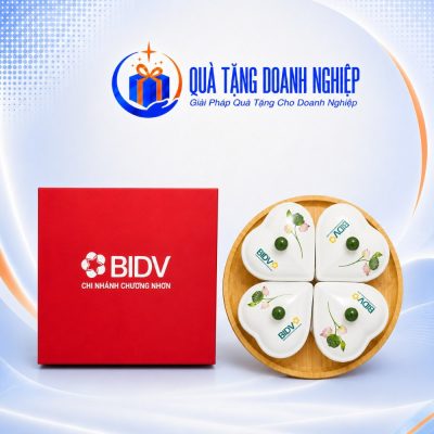 Khay Mứt Tết Phú Quý 4 Hũ Sứ Hình Trái Tim In Logo Quà Tặng Doanh Nghiệp