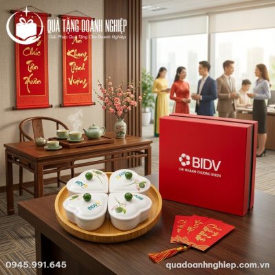 Khay Mứt Tết Phú Quý 4 Hũ Sứ Hình Trái Tim In Logo Quà Tặng Doanh Nghiệp