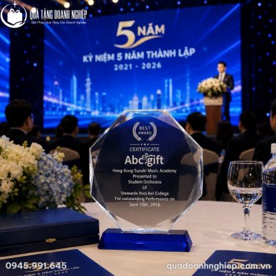 Kỷ niệm chương KNC-06 được trưng bày trang trọng tại lễ kỷ niệm 5 năm thành lập doanh nghiệp