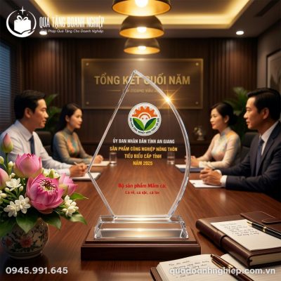 Kỷ Niệm Chương Pha Lê Hình Cánh Buồm Vinh Danh In Logo Quà Tặng Doanh Nghiệp