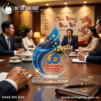 Kỷ Niệm Chương Pha Lê Hình Ngọn Lửa Xanh In Logo Quà Tặng Doanh Nghiệp