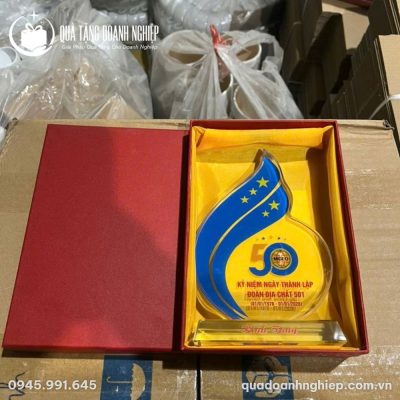 Kỷ Niệm Chương Pha Lê Hình Ngọn Lửa Xanh In Logo Quà Tặng Doanh Nghiệp