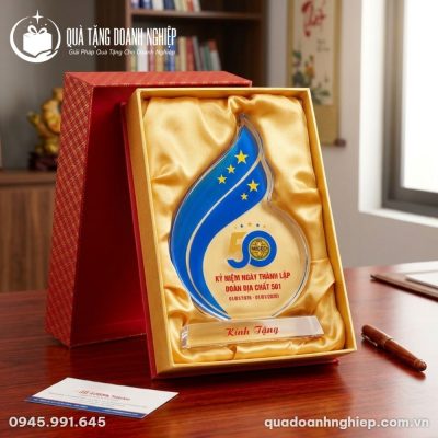 Kỷ Niệm Chương Pha Lê Hình Ngọn Lửa Xanh In Logo Quà Tặng Doanh Nghiệp