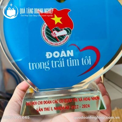 Kỷ Niệm Chương Pha Lê Hình Trái Tim In Logo Quà Tặng Doanh Nghiệp
