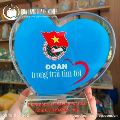 Kỷ Niệm Chương Pha Lê Hình Trái Tim In Logo Quà Tặng Doanh Nghiệp