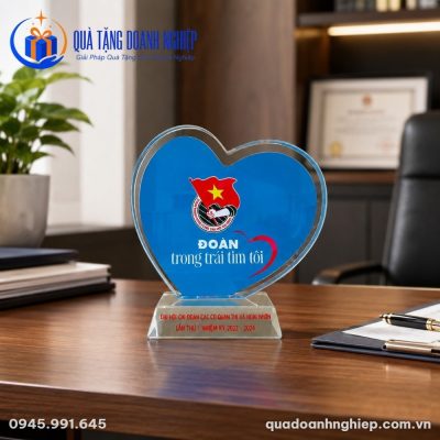 Kỷ Niệm Chương Pha Lê Hình Trái Tim In Logo Quà Tặng Doanh Nghiệp