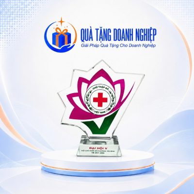 Kỷ Niệm Chương Pha Lê Hoa Sen In Logo Chữ Thập Đỏ Quà Tặng Doanh Nghiệp