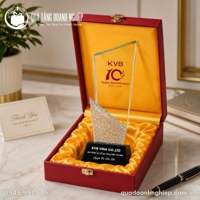 Kỷ Niệm Chương Pha Lê In Logo KVB 10 Năm Quà Tặng Doanh Nghiệp