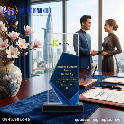 Kỷ Niệm Chương Pha Lê Phối Xanh Dương In Logo Quà Tặng Doanh Nghiệp